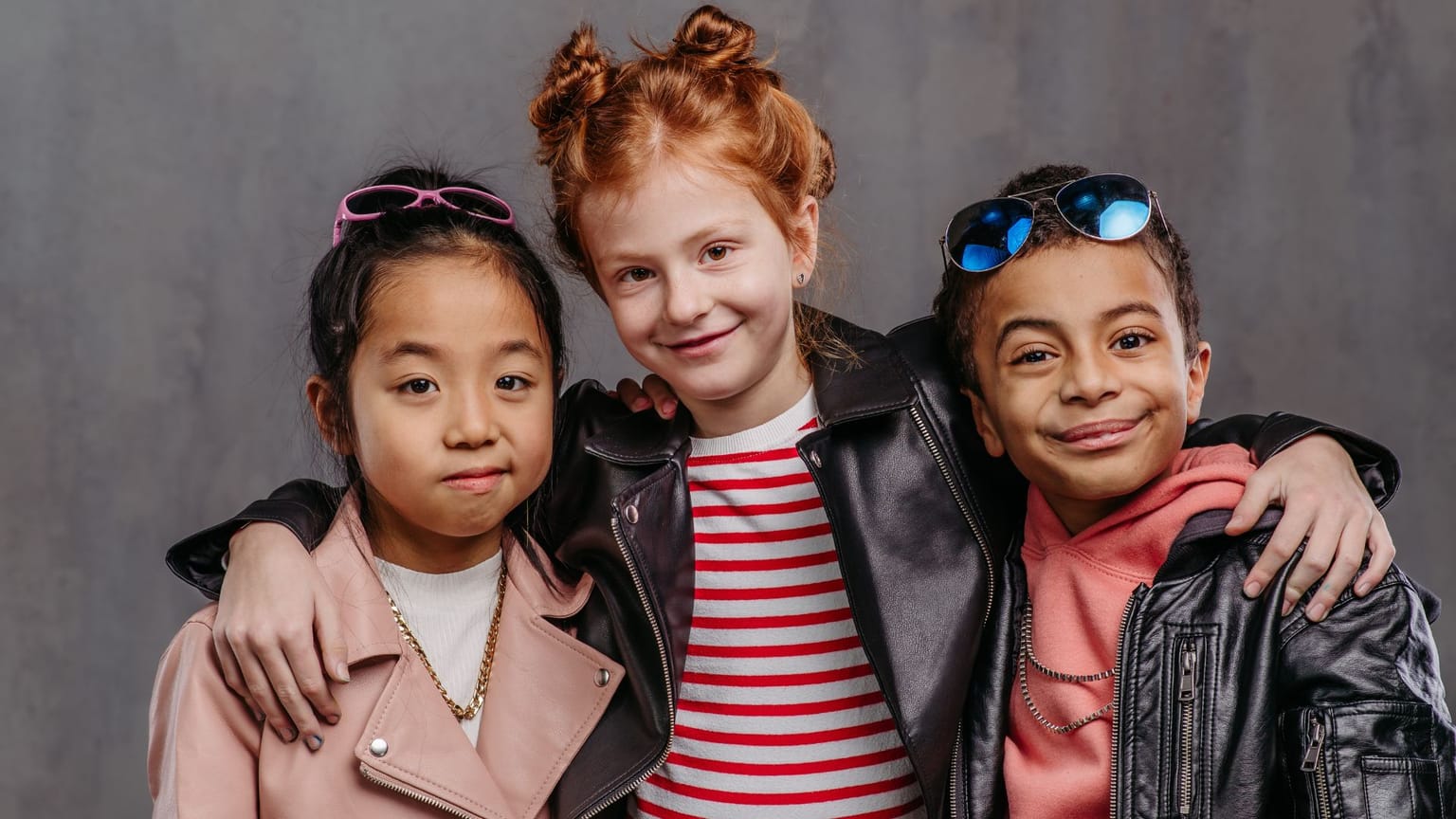 Moda Infantil Versátil: Como Escolher Roupas que Crescem com a Criança